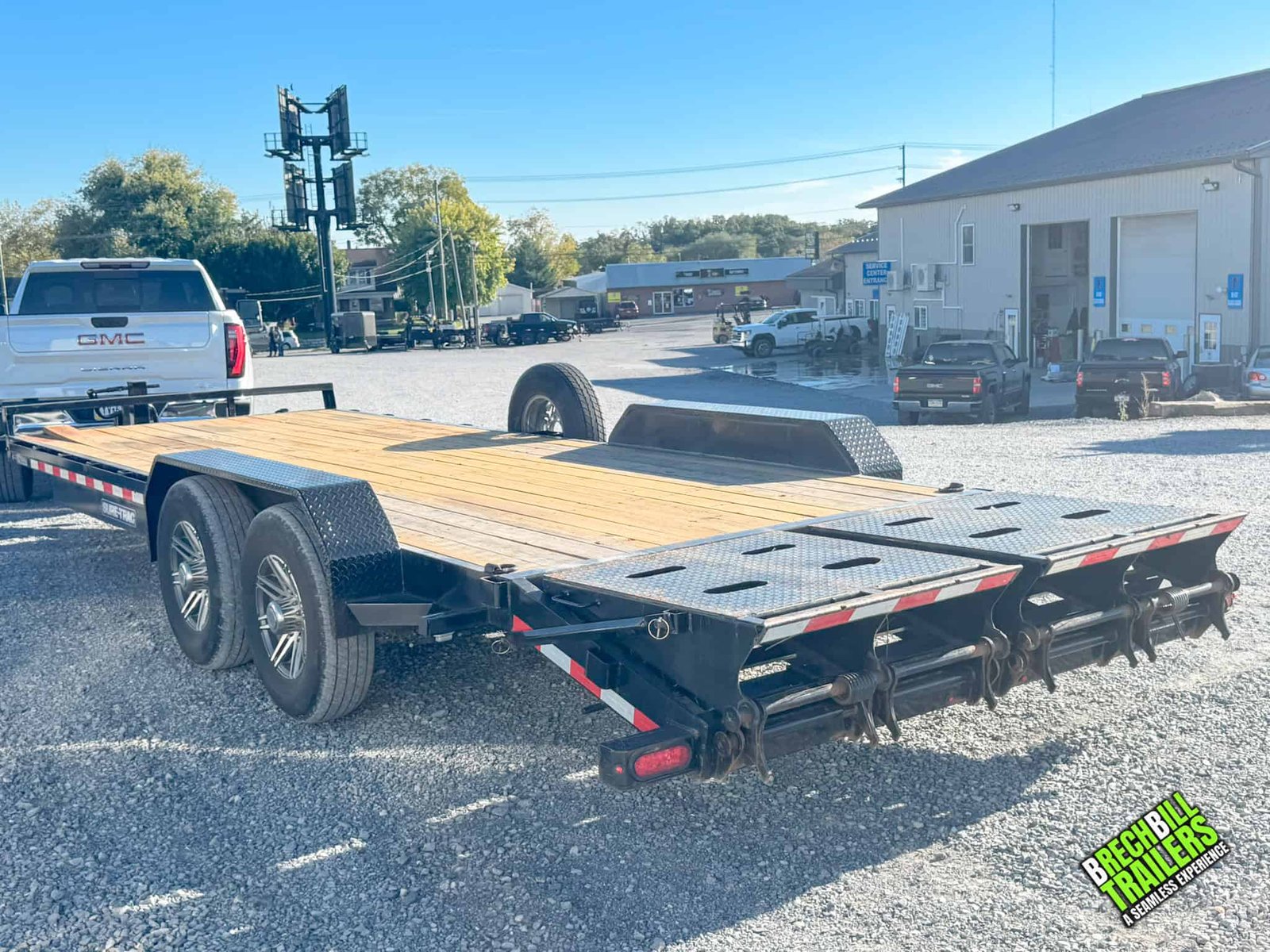 USED – Sure-Trac Low Profile 14K HD Equipment Trailer 7×22 (19′ + 3′ Dovetail & Universal Ramps) (ST82193URET-B-140)