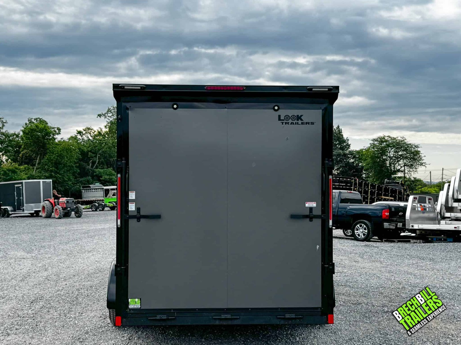 Look Element SE Flat Top Sloped V-Nose Enclosed Trailer 7×16 (K-SE8416-070) Black Trim