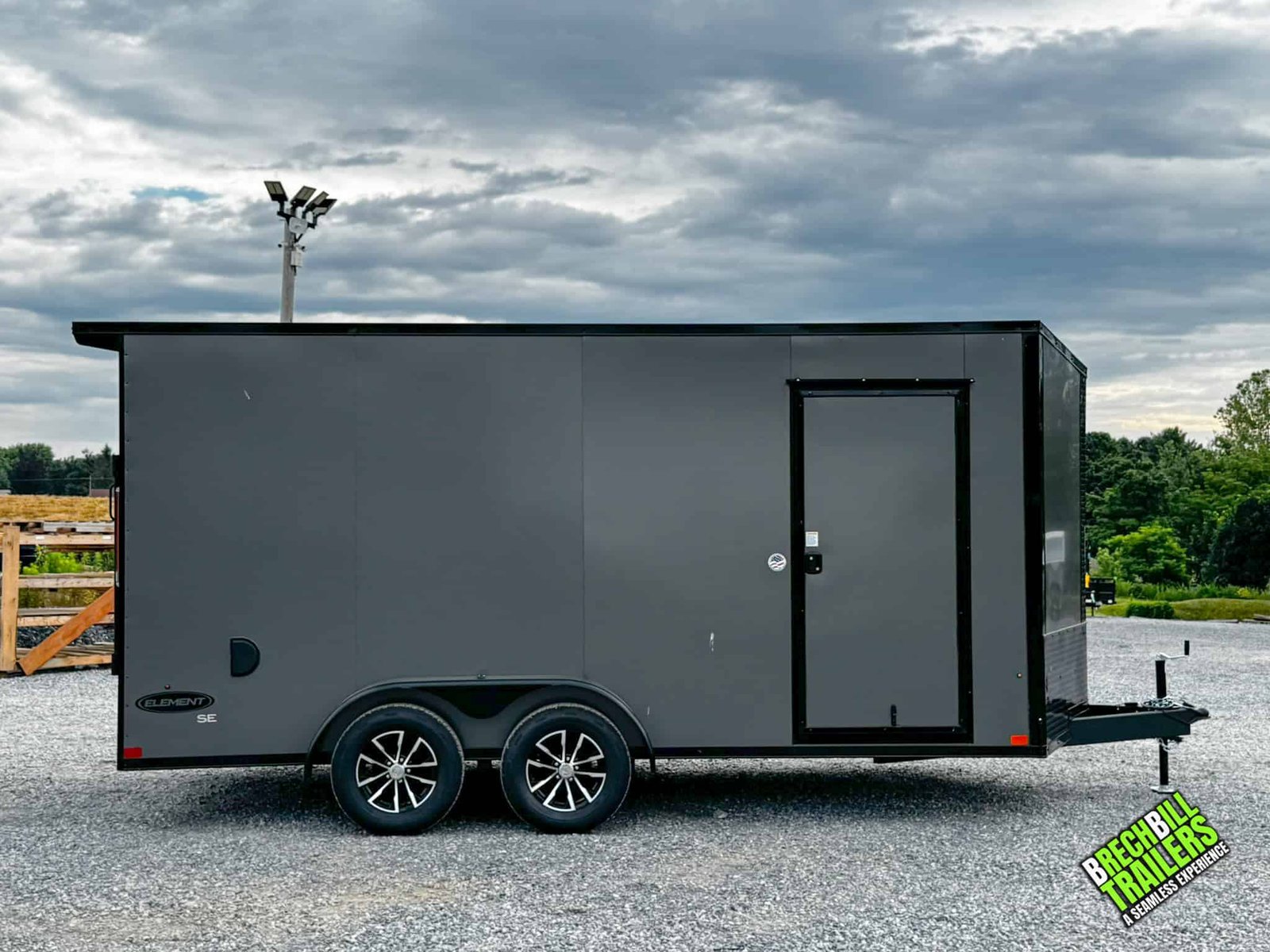 Look Element SE Flat Top Sloped V-Nose Enclosed Trailer 7×16 (K-SE8416-070) Black Trim