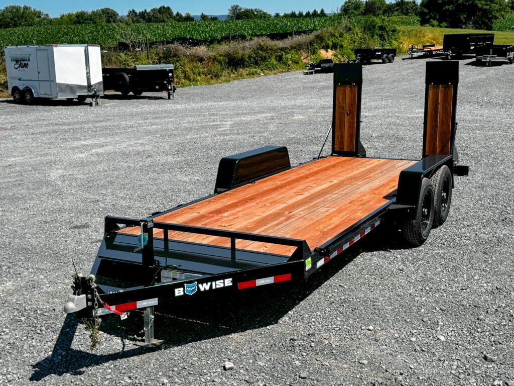 Gooseneck flatbed trailer for agricultural hauling
