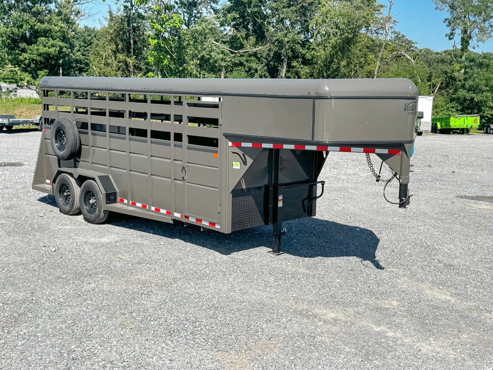 *Factory Blemished* Valley 12K Gooseneck Stock Trailer 7×18 (76818)