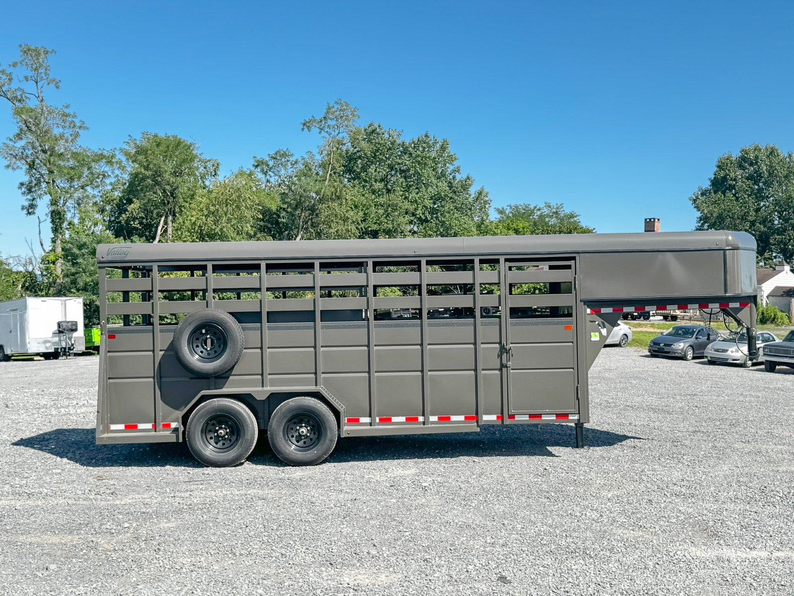 *Factory Blemished* Valley 12K Gooseneck Stock Trailer 7×18 (76818) - Image 3