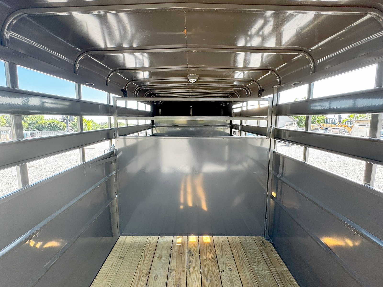 *Factory Blemished* Valley 12K Gooseneck Stock Trailer 7×18 (76818) - Image 13