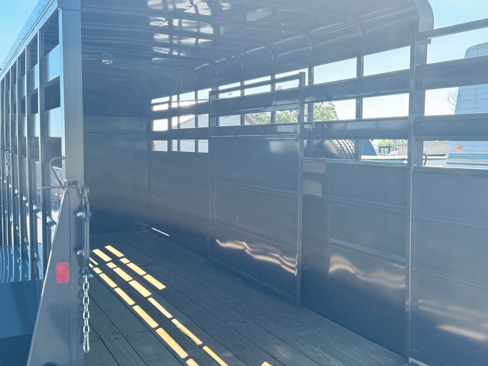 *Factory Blemished* Valley 12K Gooseneck Stock Trailer 7×18 (76818) - Image 17